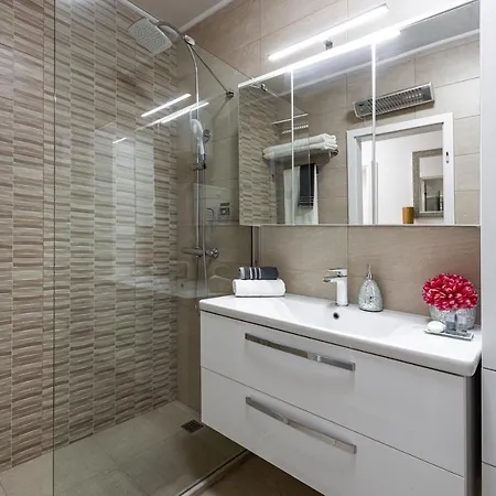 Апартаменты Bluesky Deluxe Free Parking Дубровник