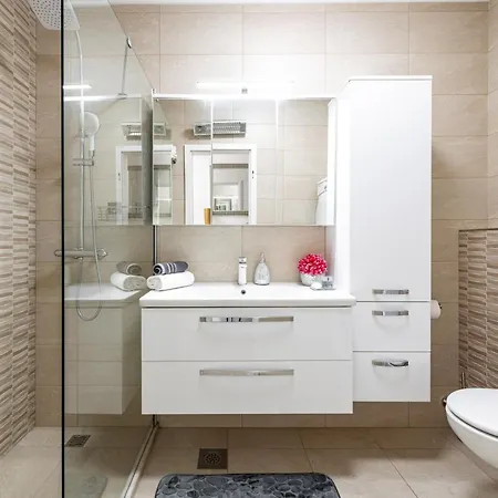 Апартаменты Bluesky Deluxe Free Parking *