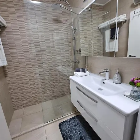 Bluesky Deluxe Free Parking Дубровник