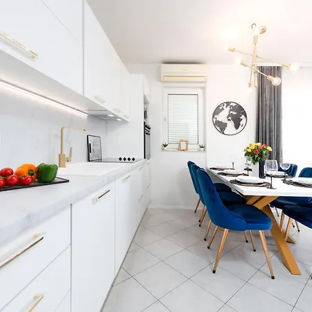 Bluesky Deluxe Free Parking Дубровник