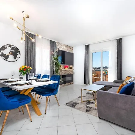 Bluesky Deluxe Free Parking *