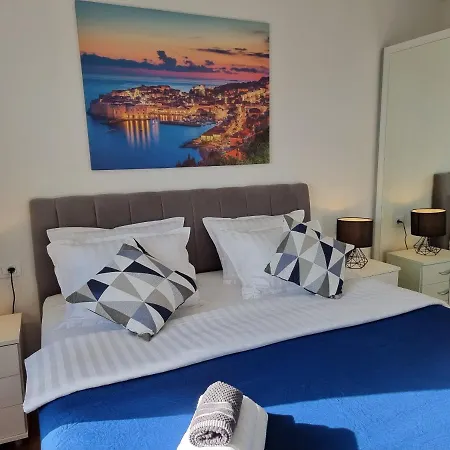 Апартаменты Bluesky Deluxe Free Parking *